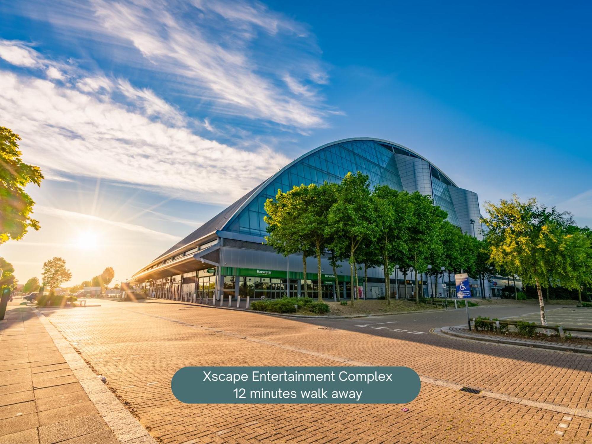 Penthouse Apartment - City Centre - Secure Parking, Balcony, Self-Check-In, Fast Wifi And Smart Tv With Netflix By Yoko Property Milton Keynes Bagian luar foto