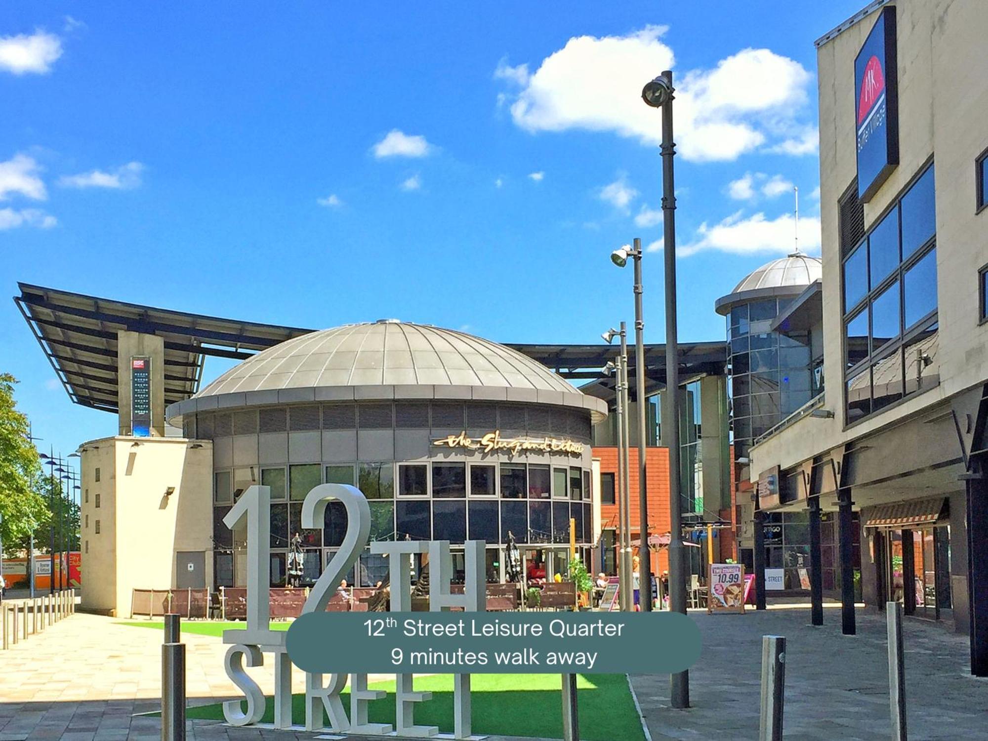 Penthouse Apartment - City Centre - Secure Parking, Balcony, Self-Check-In, Fast Wifi And Smart Tv With Netflix By Yoko Property Milton Keynes Bagian luar foto