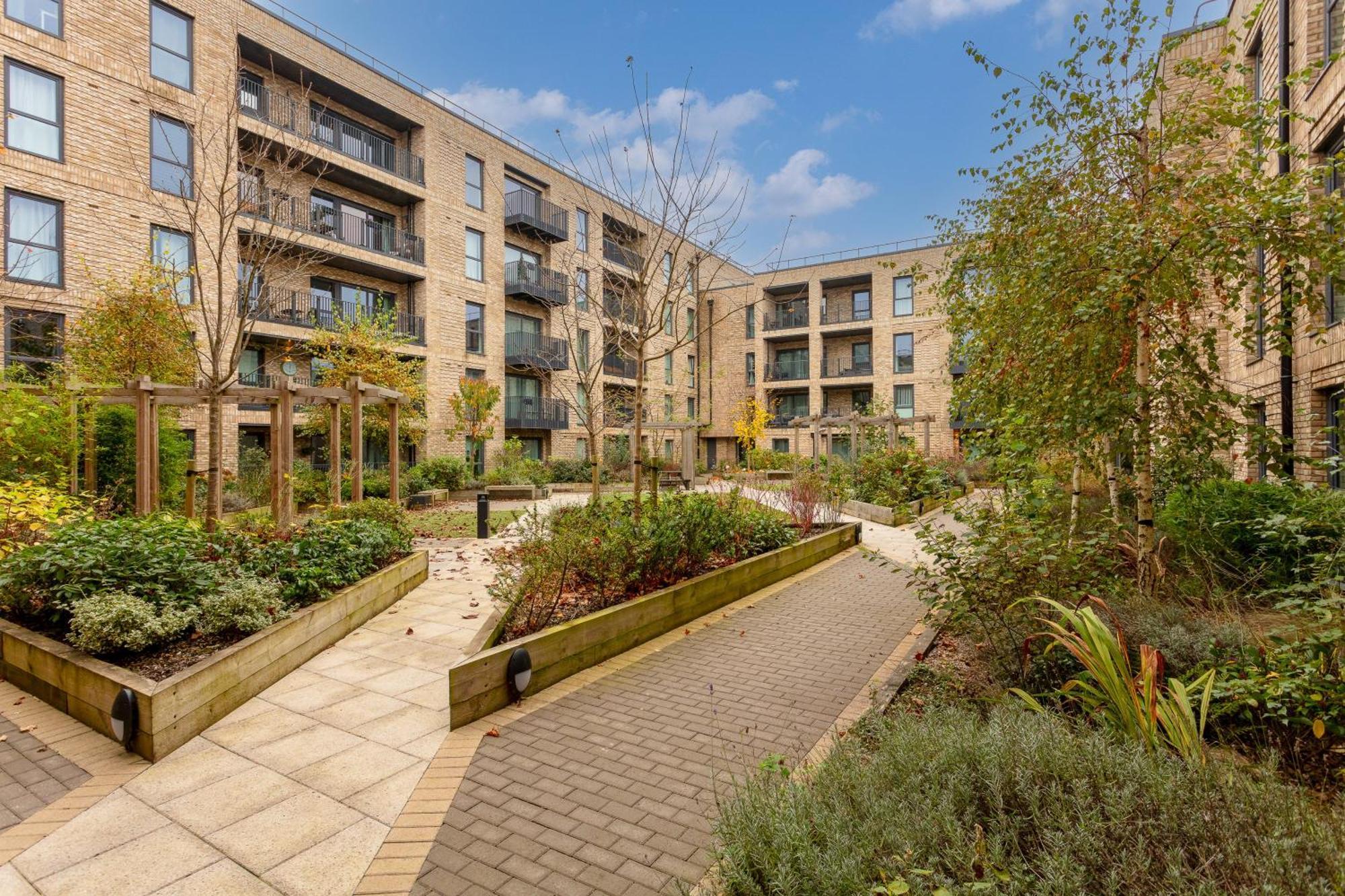 Penthouse Apartment - City Centre - Secure Parking, Balcony, Self-Check-In, Fast Wifi And Smart Tv With Netflix By Yoko Property Milton Keynes Bagian luar foto