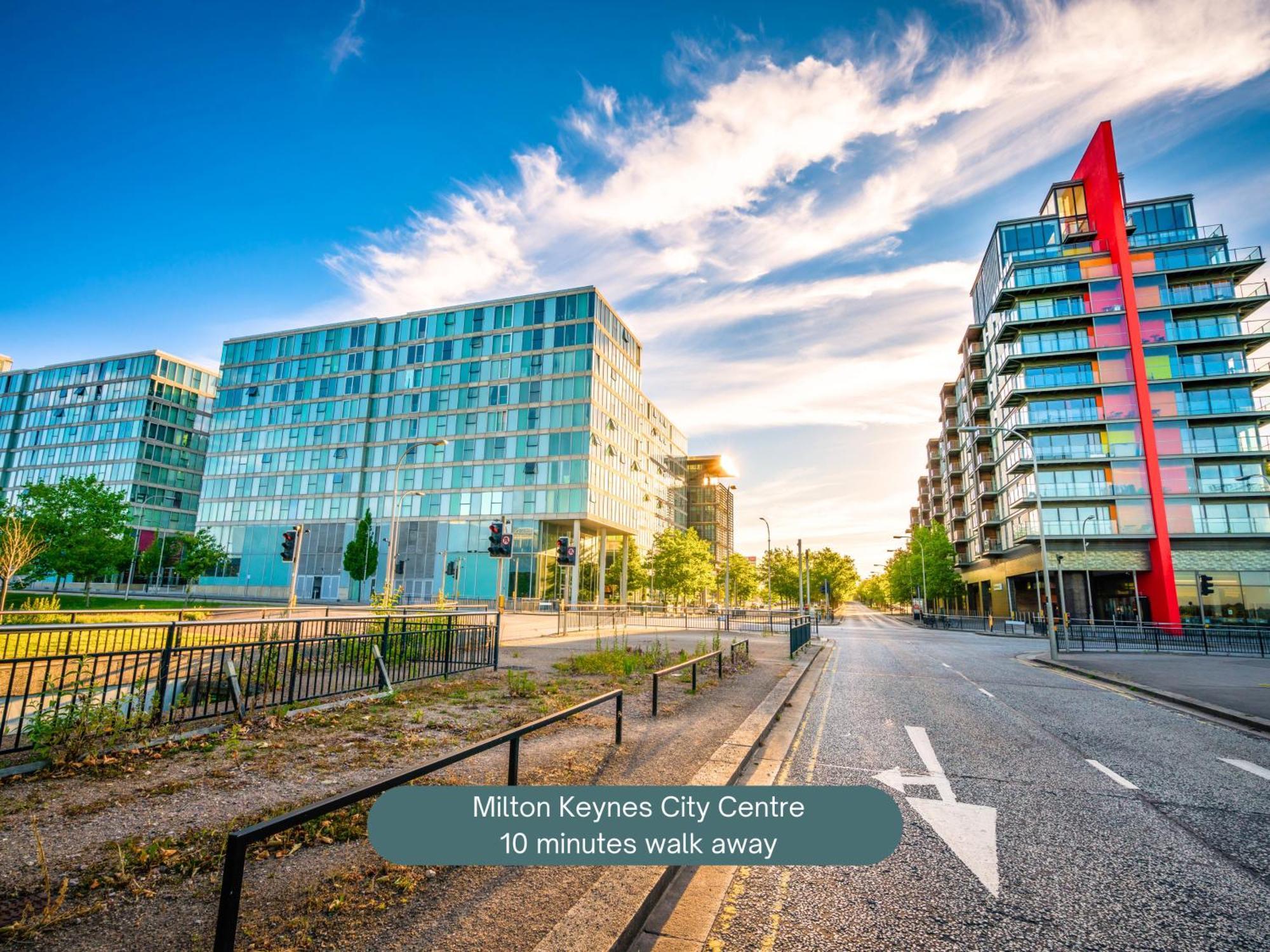 Penthouse Apartment - City Centre - Secure Parking, Balcony, Self-Check-In, Fast Wifi And Smart Tv With Netflix By Yoko Property Milton Keynes Bagian luar foto