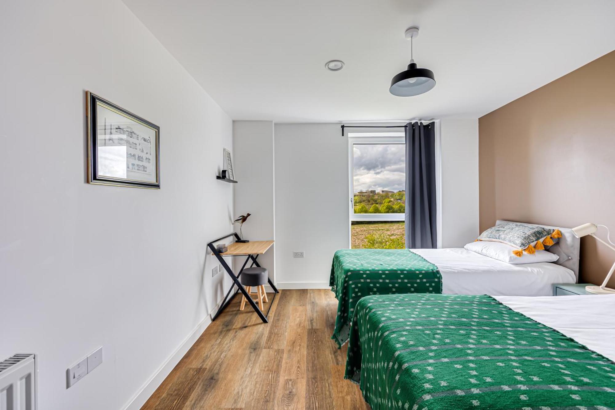 Penthouse Apartment - City Centre - Secure Parking, Balcony, Self-Check-In, Fast Wifi And Smart Tv With Netflix By Yoko Property Milton Keynes Bagian luar foto