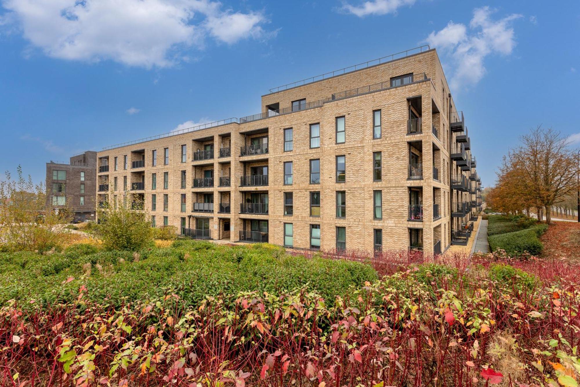 Penthouse Apartment - City Centre - Secure Parking, Balcony, Self-Check-In, Fast Wifi And Smart Tv With Netflix By Yoko Property Milton Keynes Bagian luar foto