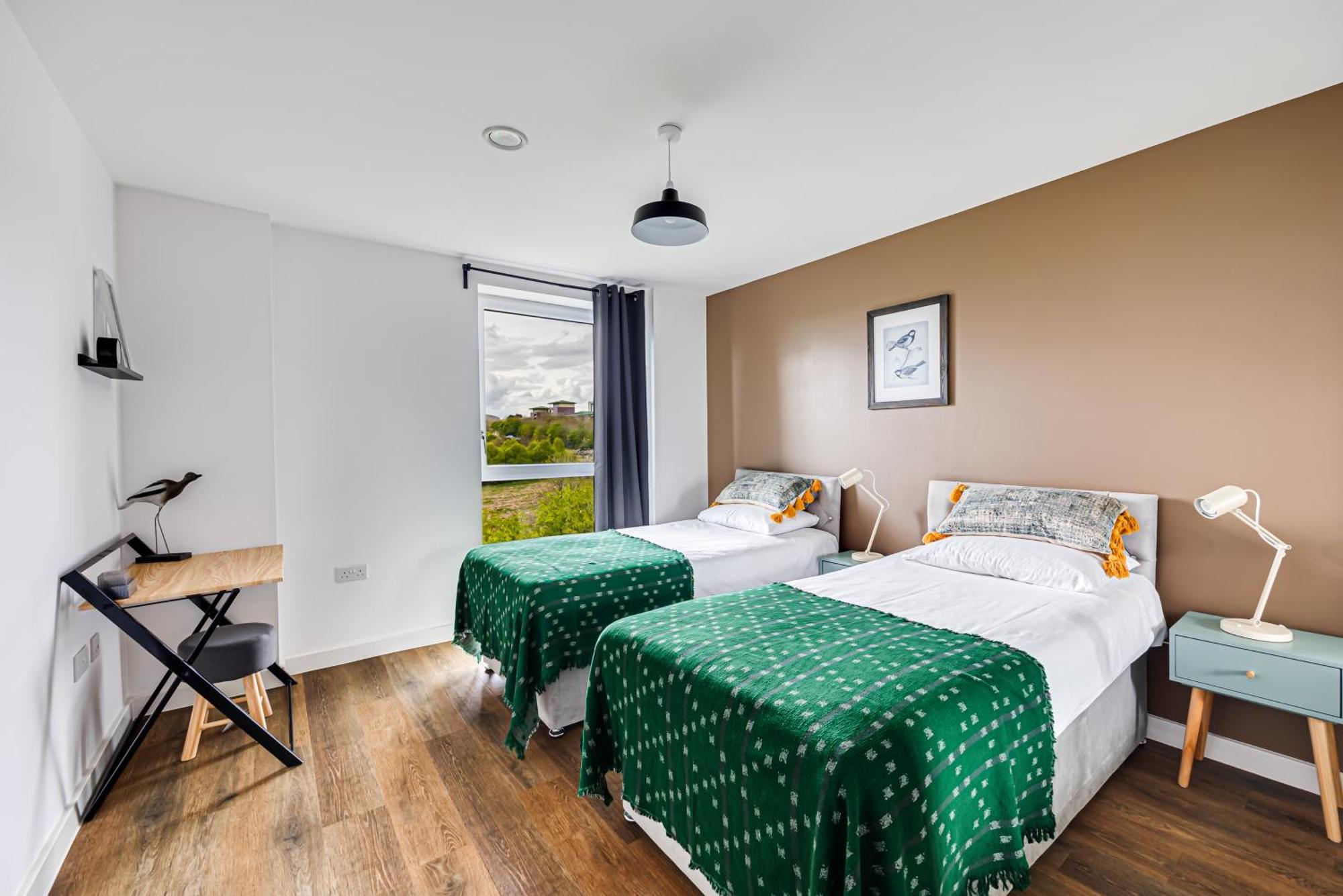 Penthouse Apartment - City Centre - Secure Parking, Balcony, Self-Check-In, Fast Wifi And Smart Tv With Netflix By Yoko Property Milton Keynes Bagian luar foto