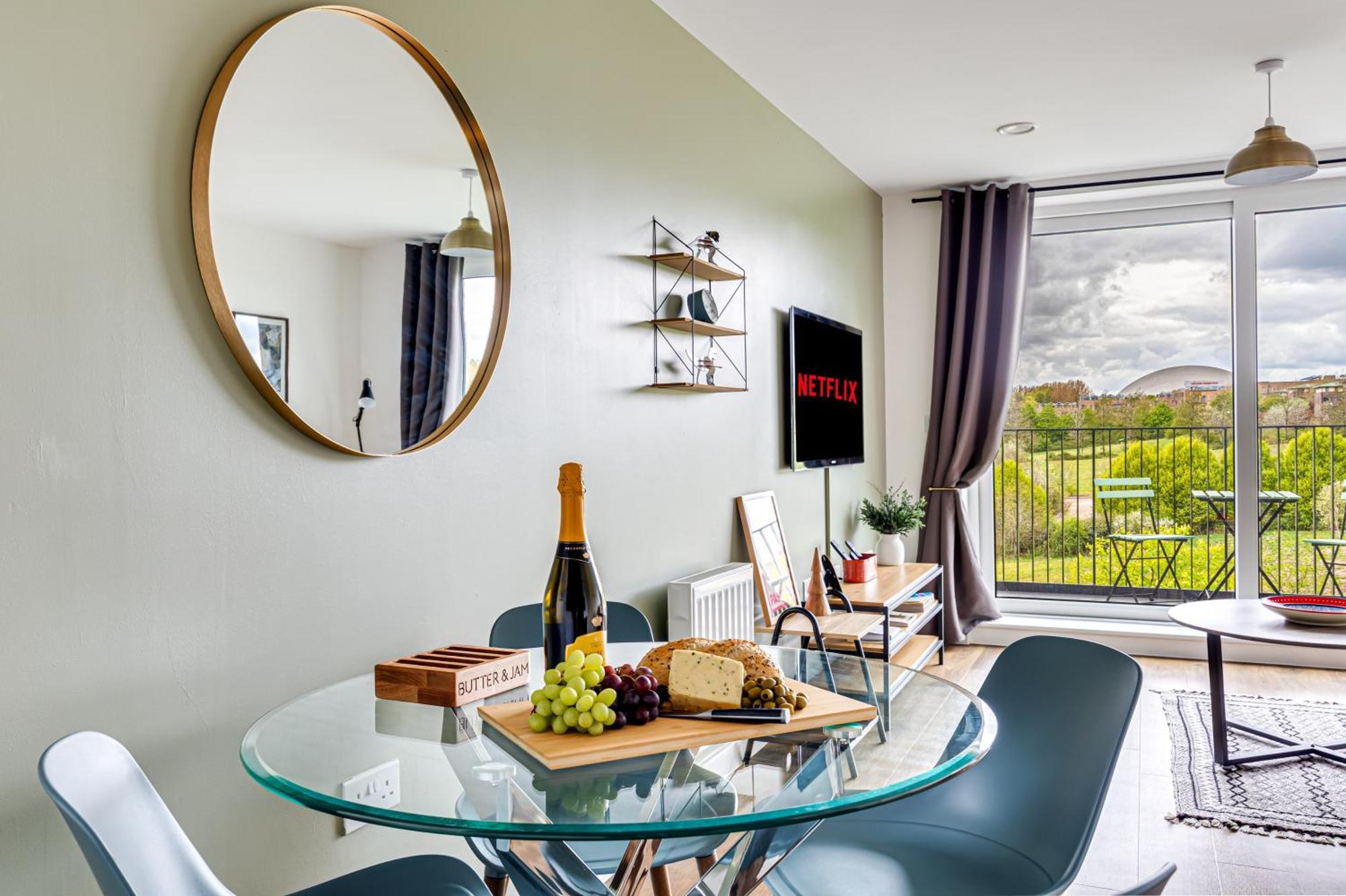 Penthouse Apartment - City Centre - Secure Parking, Balcony, Self-Check-In, Fast Wifi And Smart Tv With Netflix By Yoko Property Milton Keynes Bagian luar foto