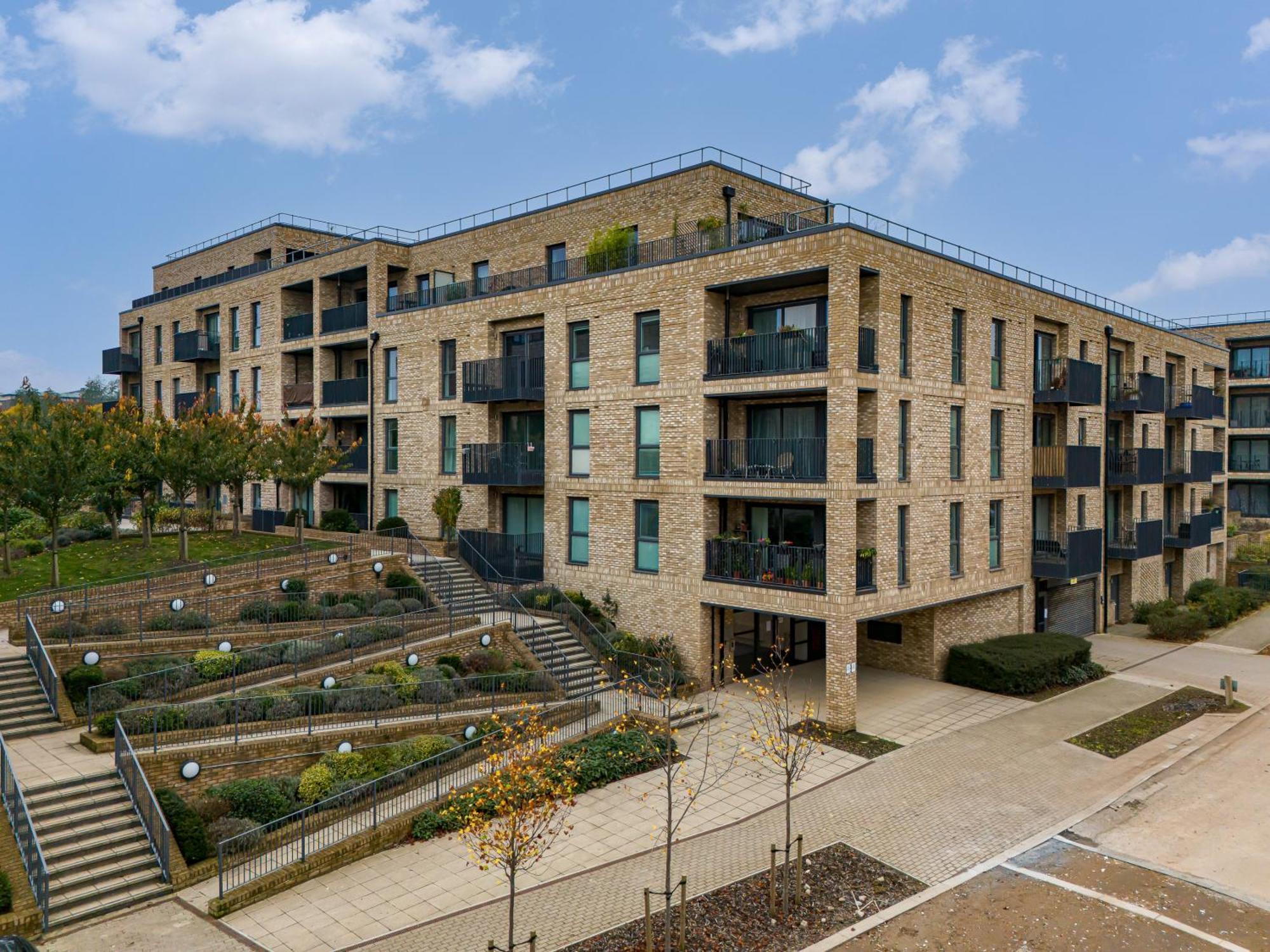 Penthouse Apartment - City Centre - Secure Parking, Balcony, Self-Check-In, Fast Wifi And Smart Tv With Netflix By Yoko Property Milton Keynes Bagian luar foto