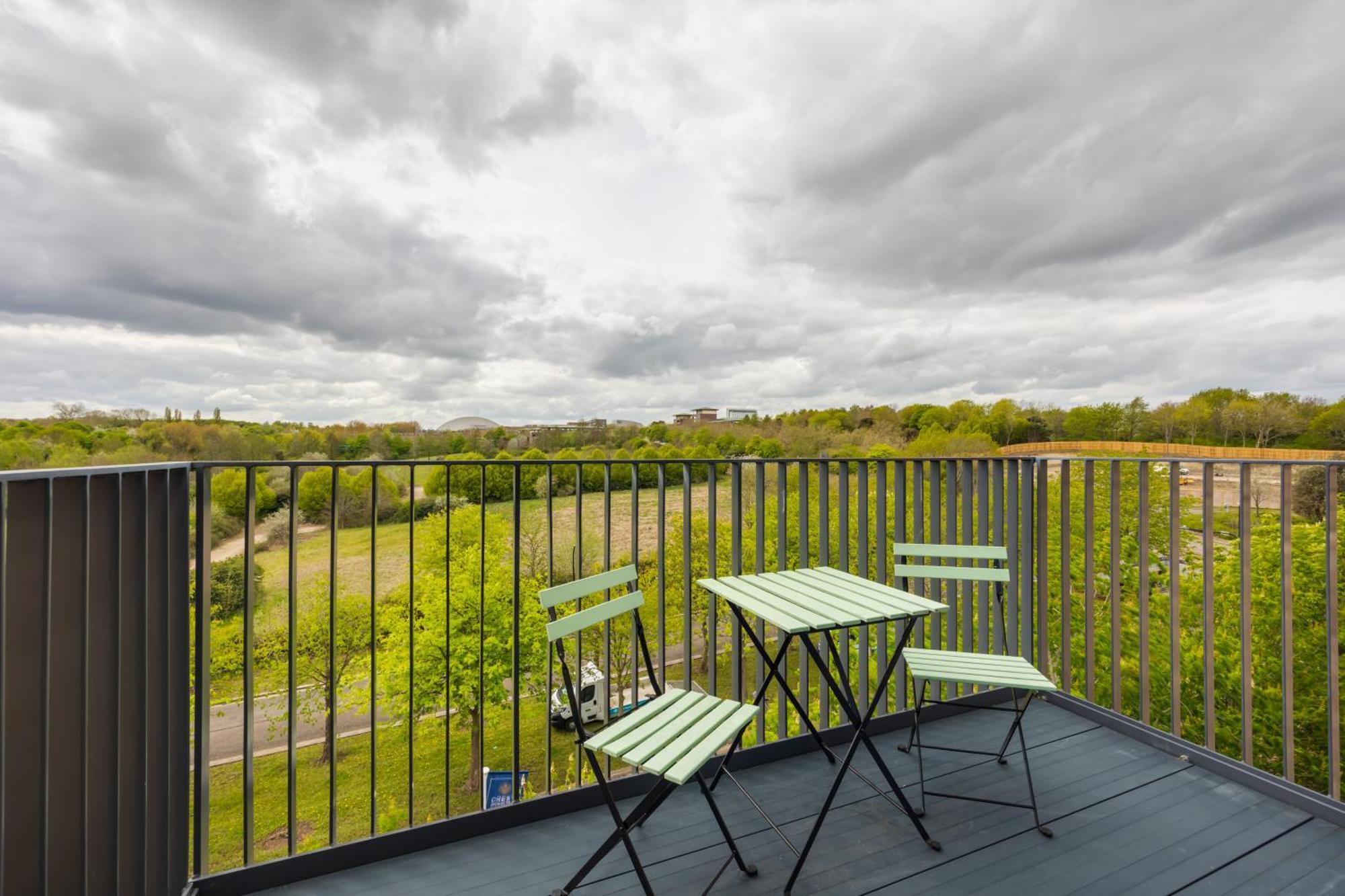 Penthouse Apartment - City Centre - Secure Parking, Balcony, Self-Check-In, Fast Wifi And Smart Tv With Netflix By Yoko Property Milton Keynes Bagian luar foto