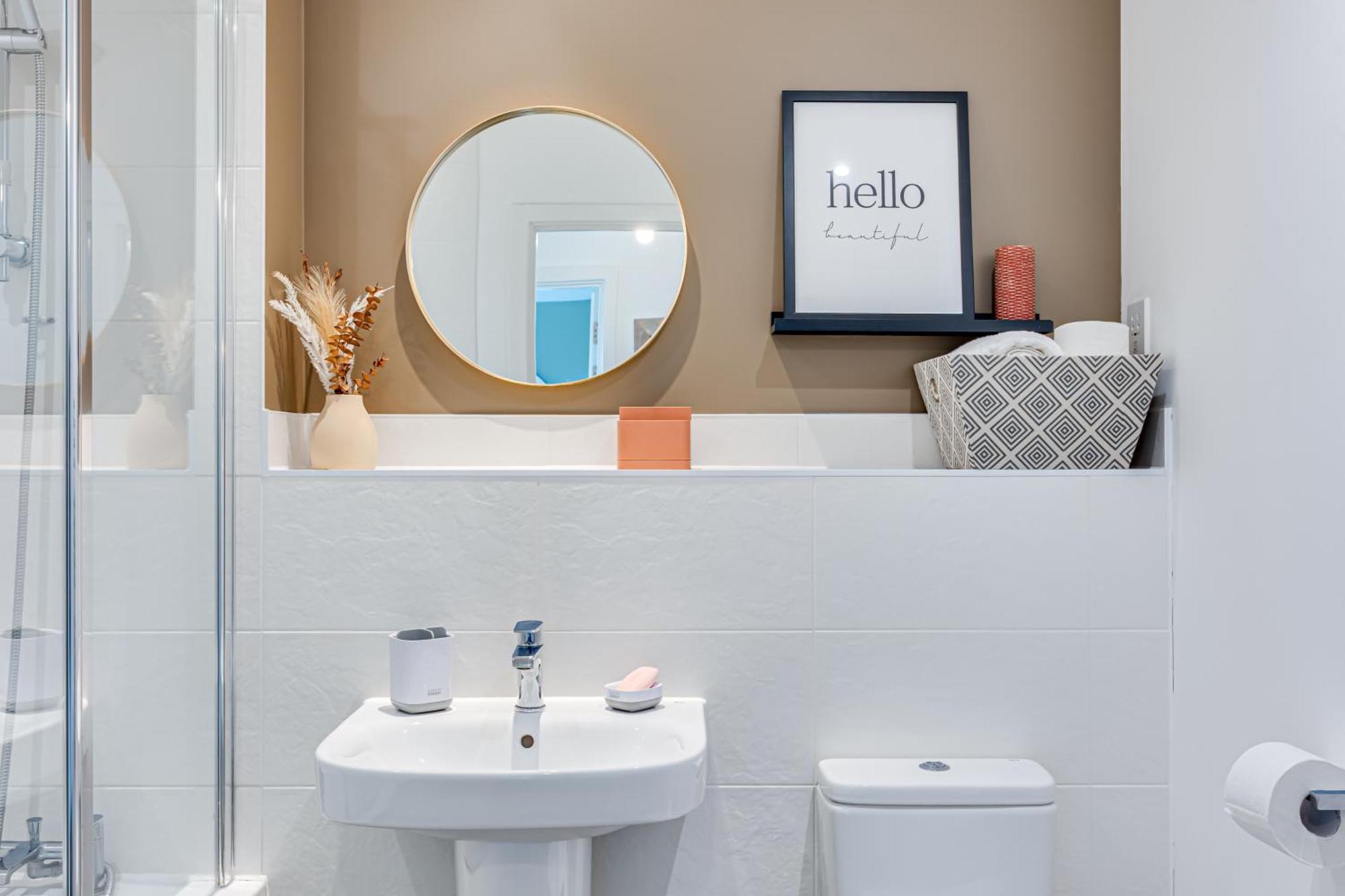 Penthouse Apartment - City Centre - Secure Parking, Balcony, Self-Check-In, Fast Wifi And Smart Tv With Netflix By Yoko Property Milton Keynes Bagian luar foto