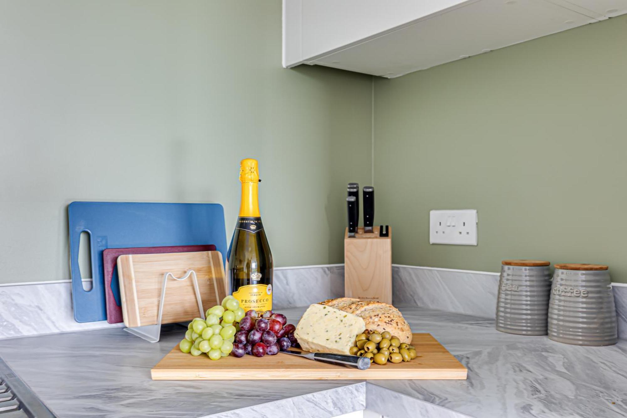 Penthouse Apartment - City Centre - Secure Parking, Balcony, Self-Check-In, Fast Wifi And Smart Tv With Netflix By Yoko Property Milton Keynes Bagian luar foto