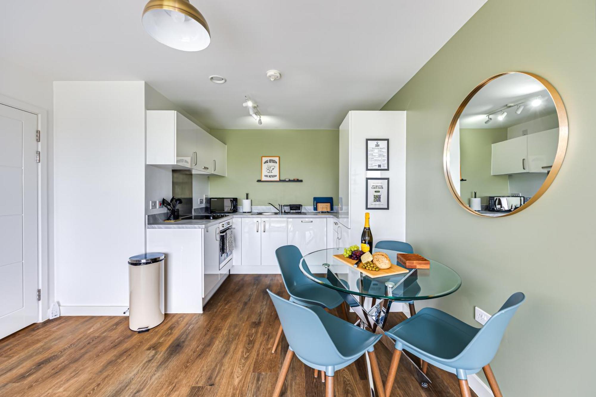 Penthouse Apartment - City Centre - Secure Parking, Balcony, Self-Check-In, Fast Wifi And Smart Tv With Netflix By Yoko Property Milton Keynes Bagian luar foto
