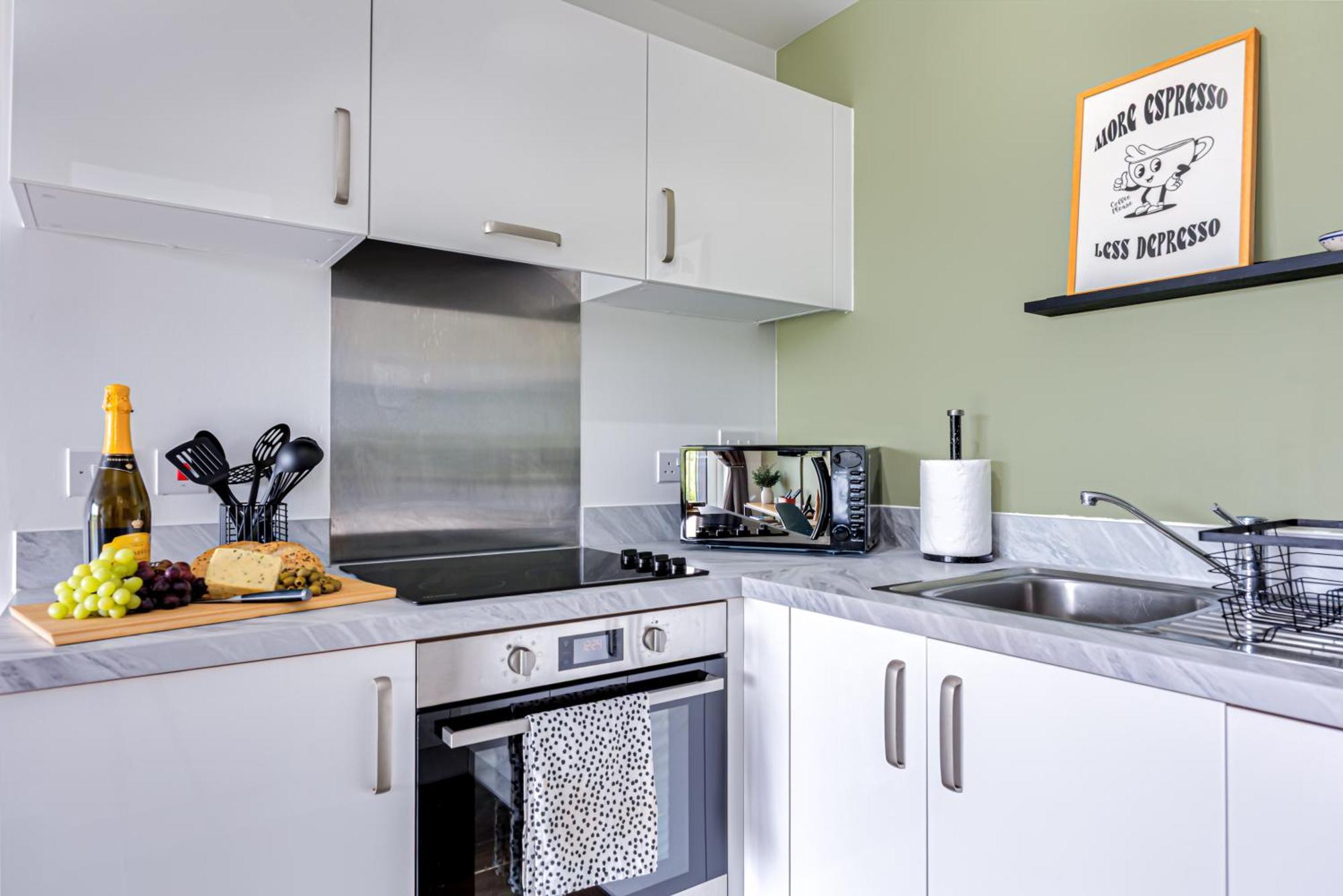 Penthouse Apartment - City Centre - Secure Parking, Balcony, Self-Check-In, Fast Wifi And Smart Tv With Netflix By Yoko Property Milton Keynes Bagian luar foto